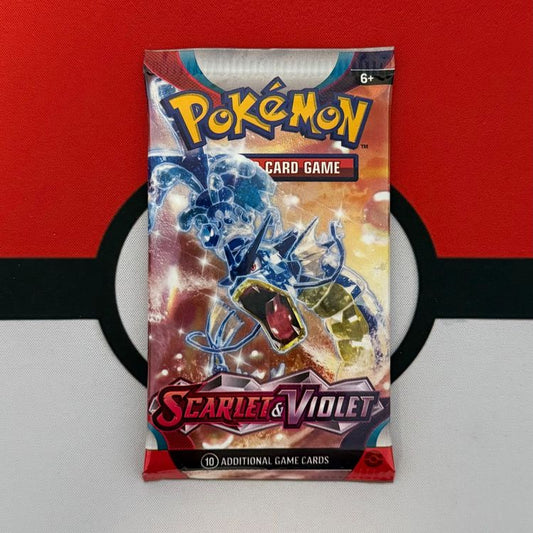 Pokemon Scarlet & Violet Basis-Set Booster-Pack, geöffnet, mit verschiedenen Pokémon-Karten sichtbar.