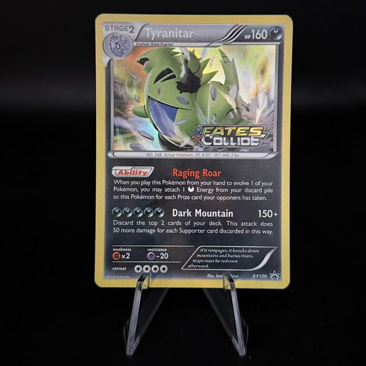 Pokemon Tyranitar XY130 Einzelkarte, Promo-Design, detailreiche Illustration von Tyranitar auf der Pokémon-Karte